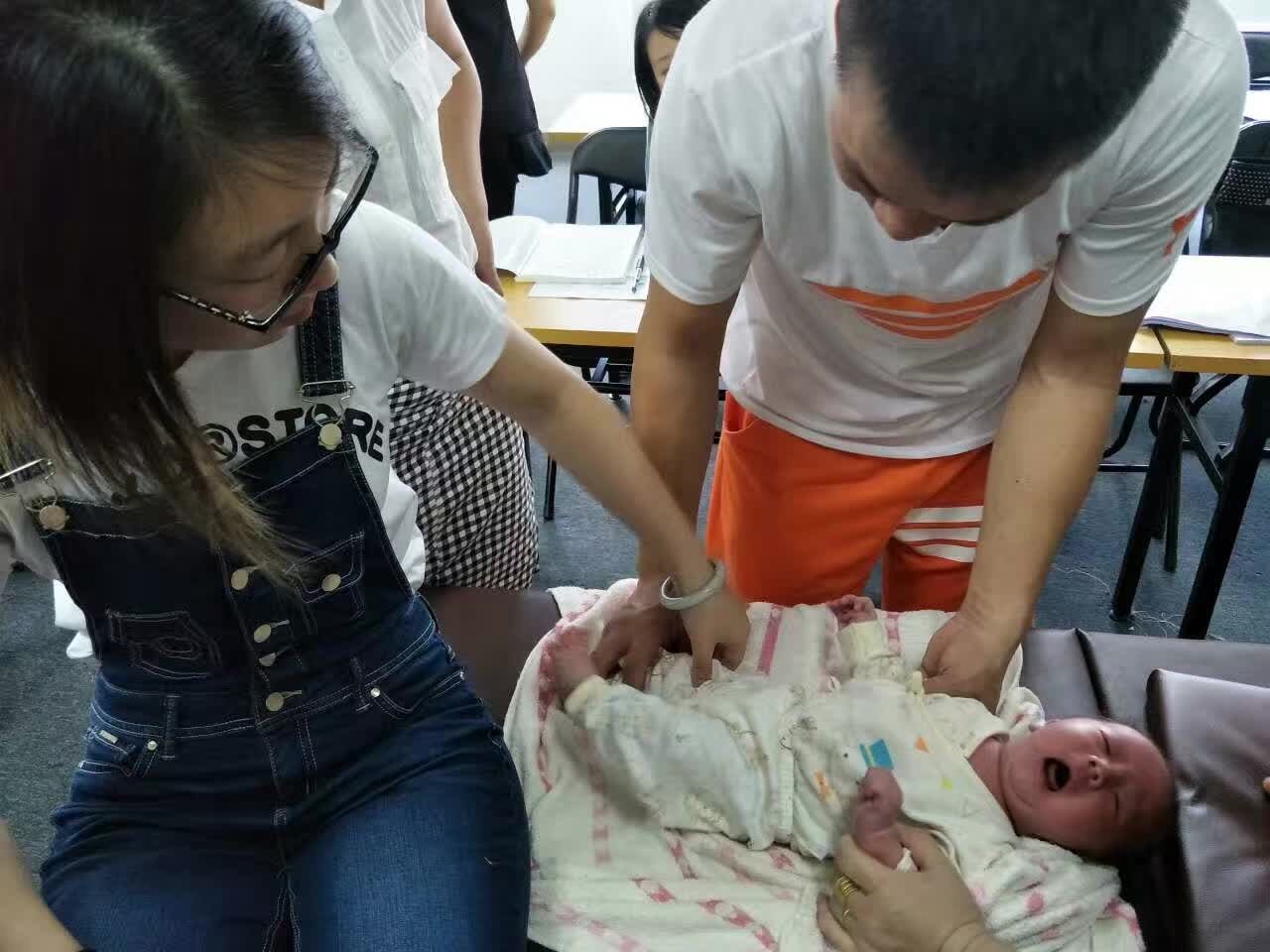 哪里可以學(xué)小兒推拿小兒推拿培訓(xùn)多少錢