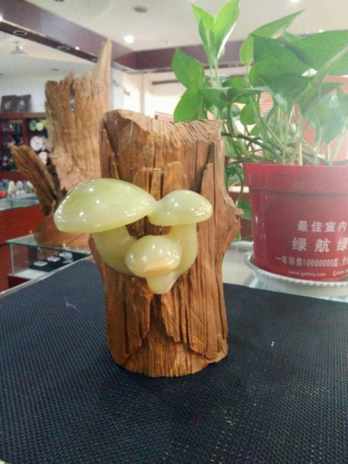 青白玉 筆筒 青白玉*筆筒，工藝品禮品