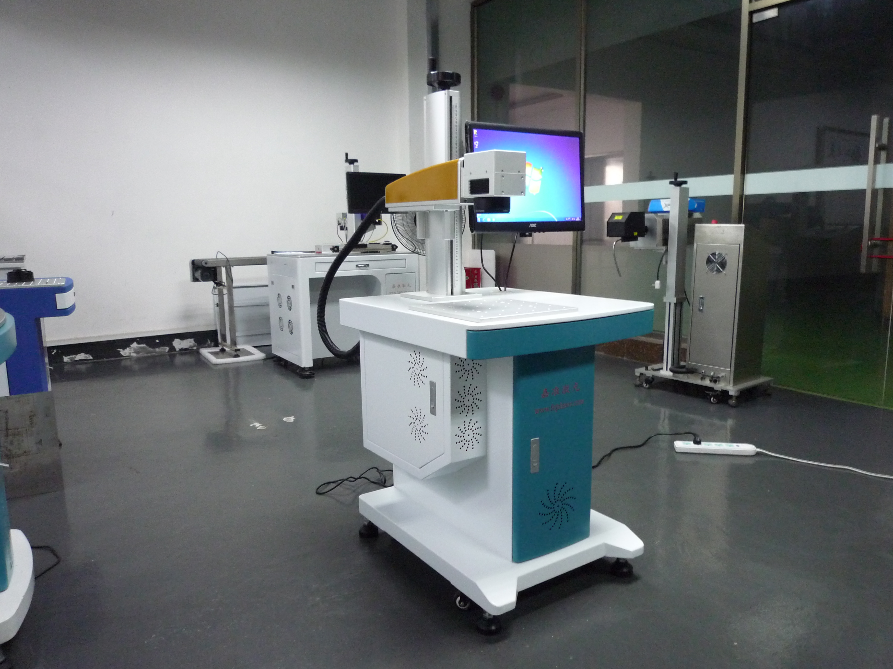 光纖激光打標機   激光雕刻機   端面激光打標機  紫外激光打