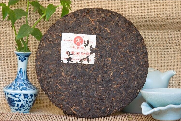 天弘茶業(yè) 老曼娥09年普洱熟茶 手工石磨壓制