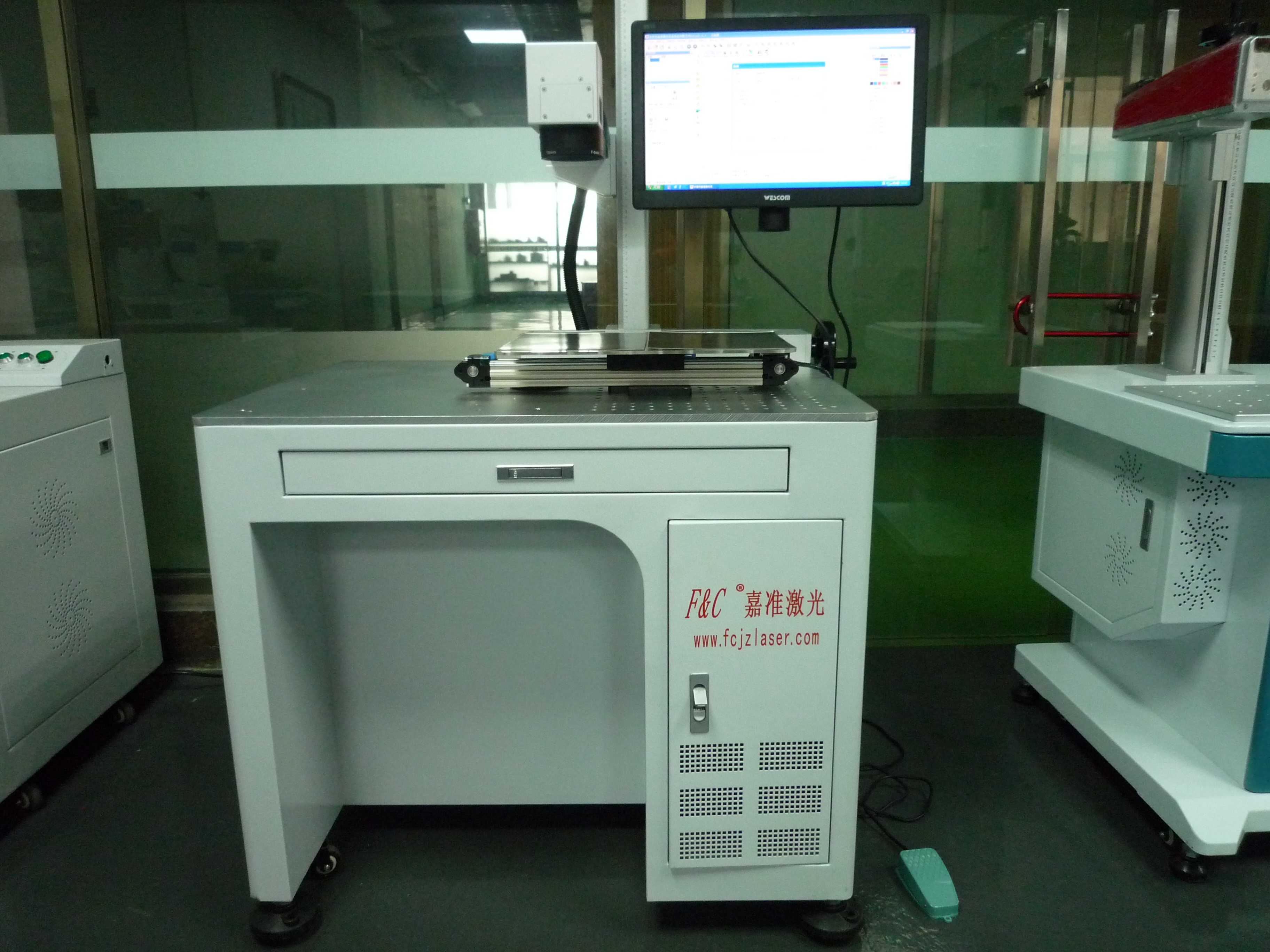 大幅面激光打標(biāo)機   光纖激光打標(biāo)機  大功率激光打標(biāo)機  激光