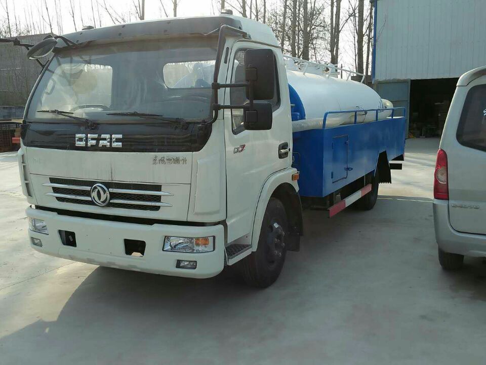 五征吸糞車，小型吸糞車