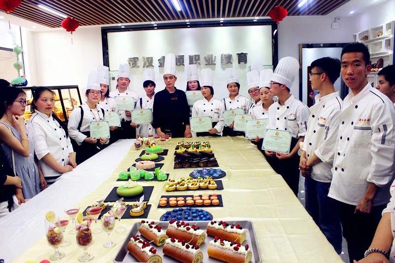 生日蛋糕培訓(xùn)到金領(lǐng)西點(diǎn)蛋糕培訓(xùn)學(xué)
