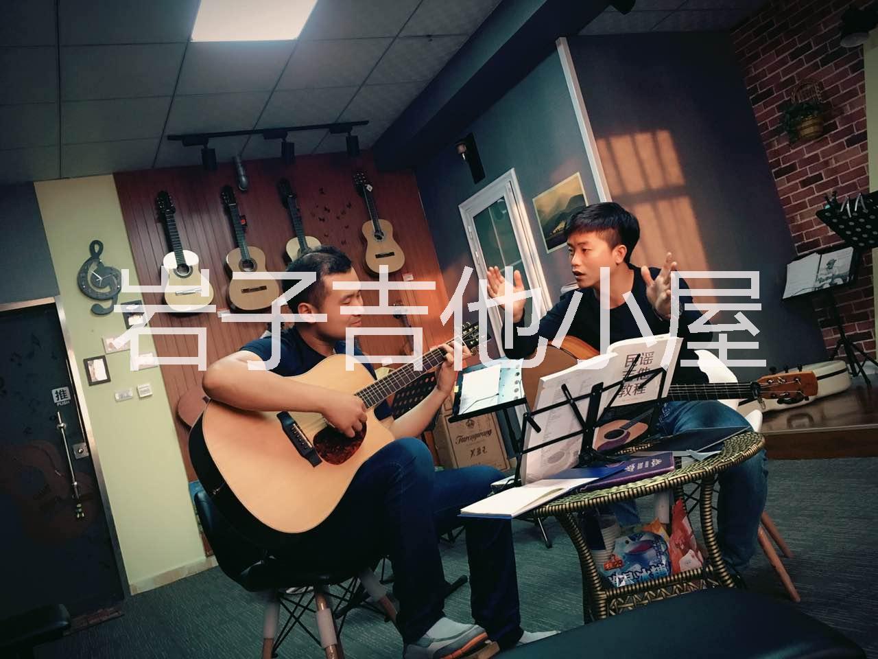 鄭州長(zhǎng)期吉他、尤克里里培訓(xùn)班 鄭州專業(yè)吉他尤克里里培訓(xùn)學(xué)習(xí)