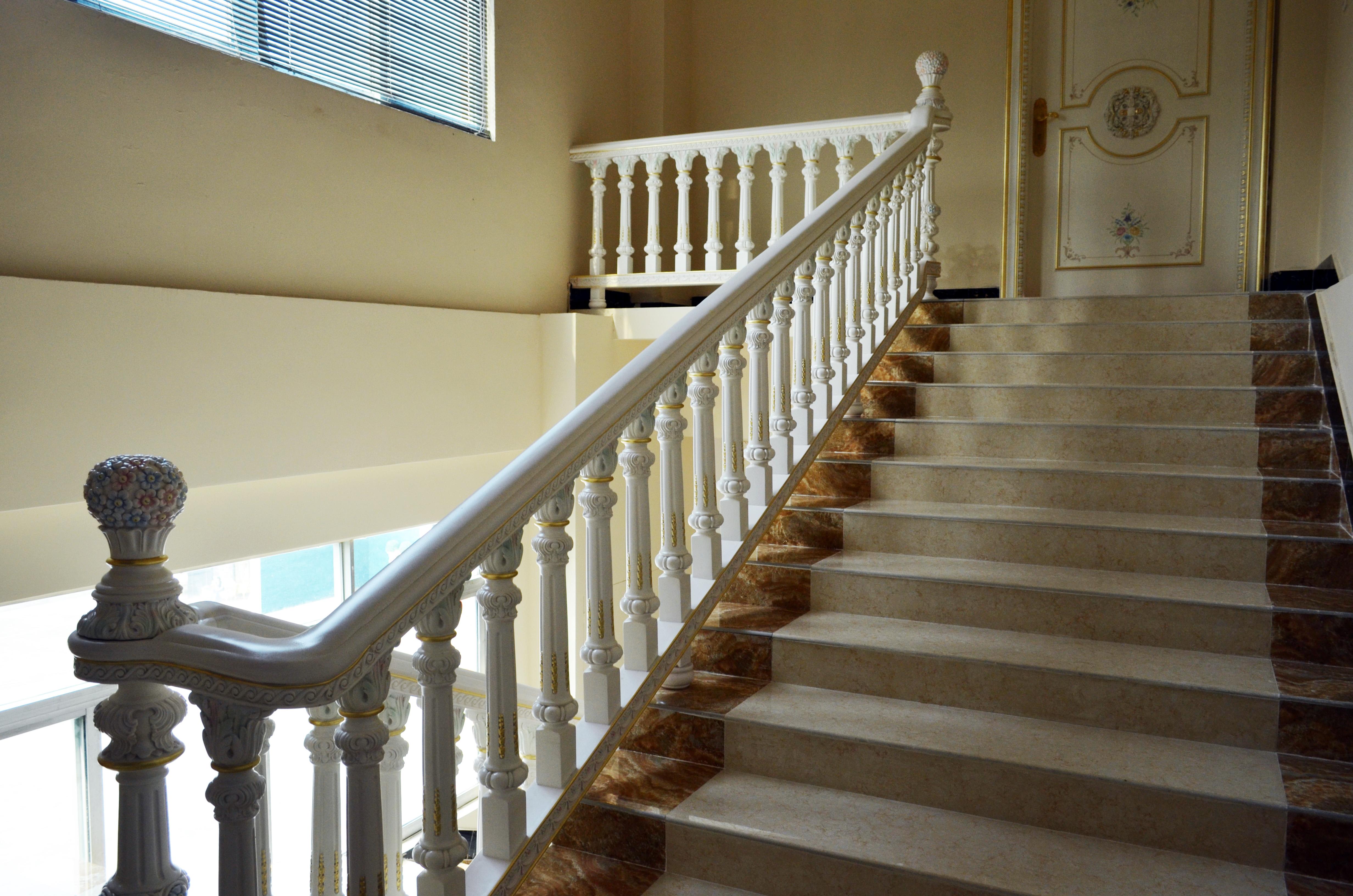 實木樓梯護欄、立柱、扶手立柱廠家，立柱批發(fā)價格