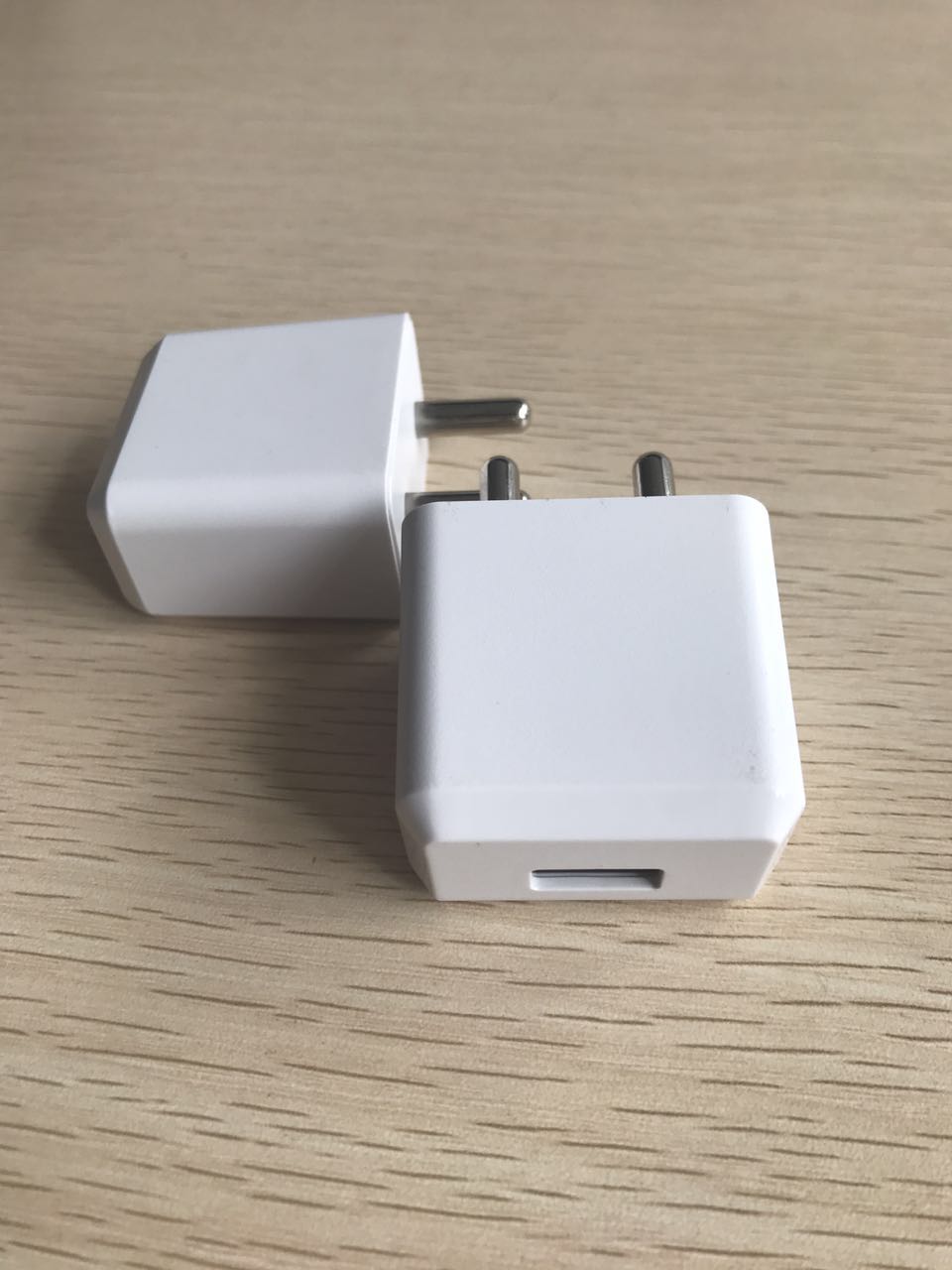印度規(guī)格 5V2 印度規(guī)格 5V2A 充電器  印度規(guī)格 5V2A 充電器 黑白