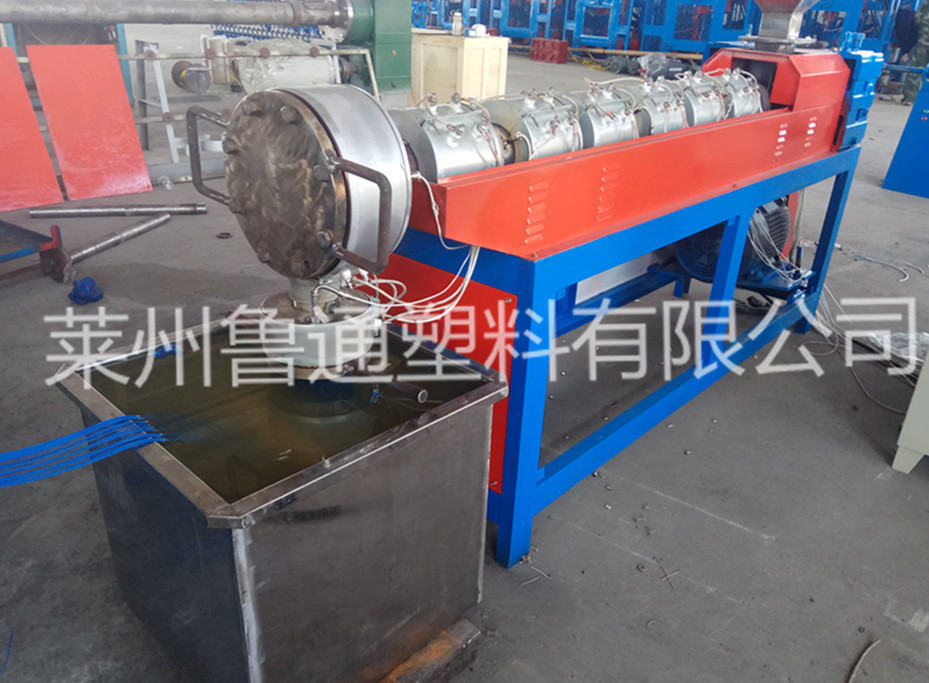 魯通生產(chǎn)優(yōu)質(zhì)*率高產(chǎn)出塑料圓絲拉絲機