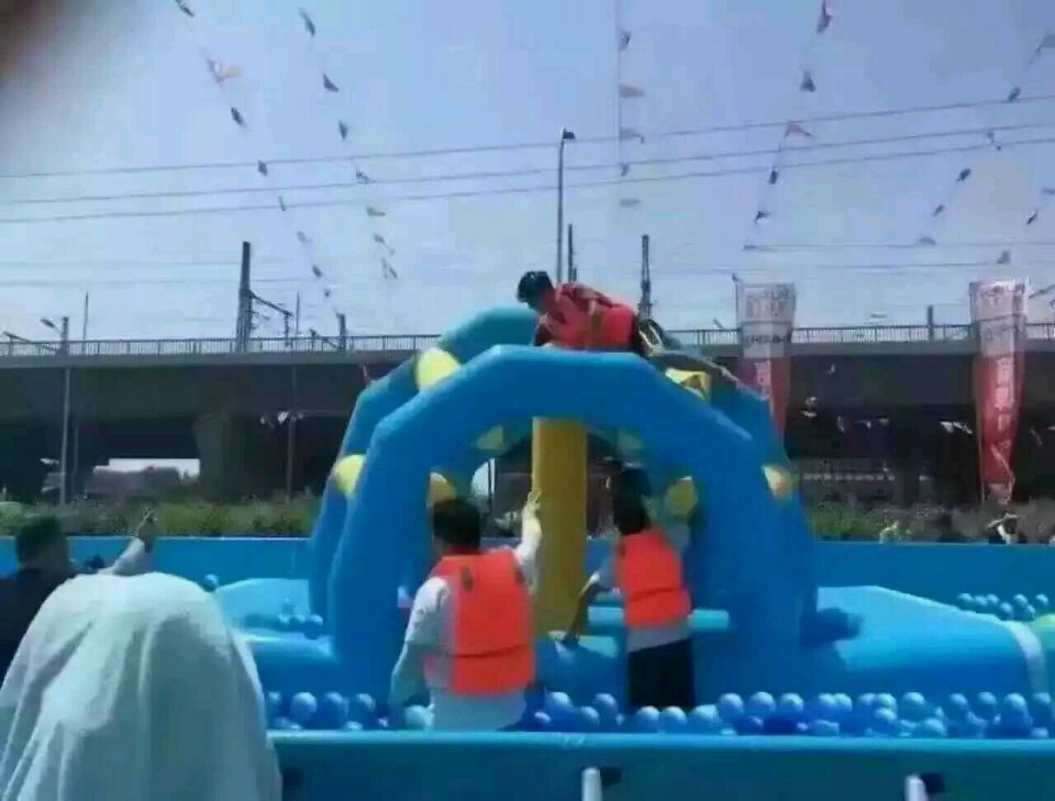 水上樂園、水上闖關、趣味水上沖浪設備出租一手報價