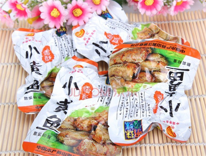四川麻辣小魚拉伸膜包裝機廠家丨麻辣魚真空包裝機供應丨直銷丨價格 麻辣小魚全自動拉伸膜包裝機