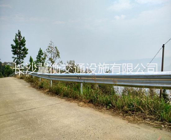 湖南長(zhǎng)沙波形護(hù)欄廠家