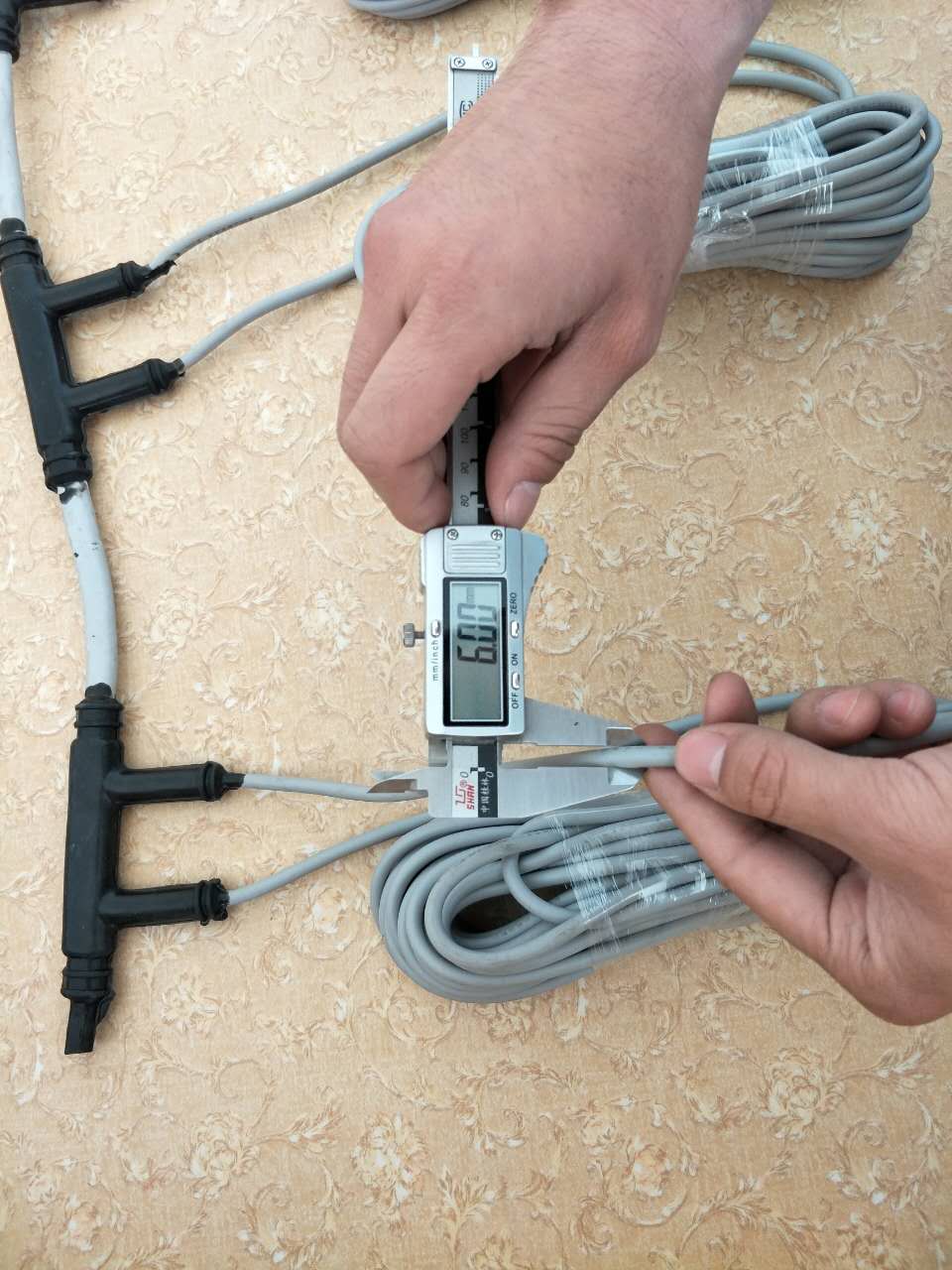 吉林碳纖維電采暖安裝鋪設(shè) 碳纖維電熱板廠家 松原電地?zé)嶂变N