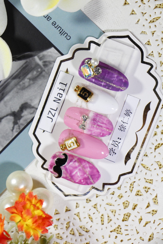 學(xué)美甲推薦到泉州君子蘭美甲學(xué)校