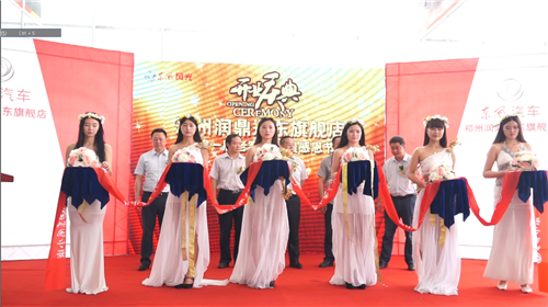 鄭州畢業(yè)照拍攝 專(zhuān)業(yè)鄭州畢業(yè)紀(jì)念冊(cè)制作公司