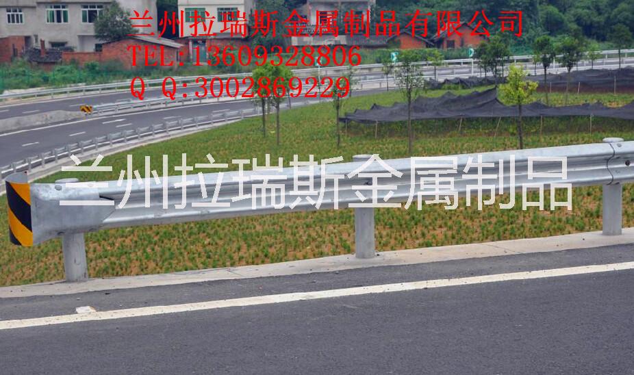 防撞波形護(hù)欄、金屬波形護(hù)欄