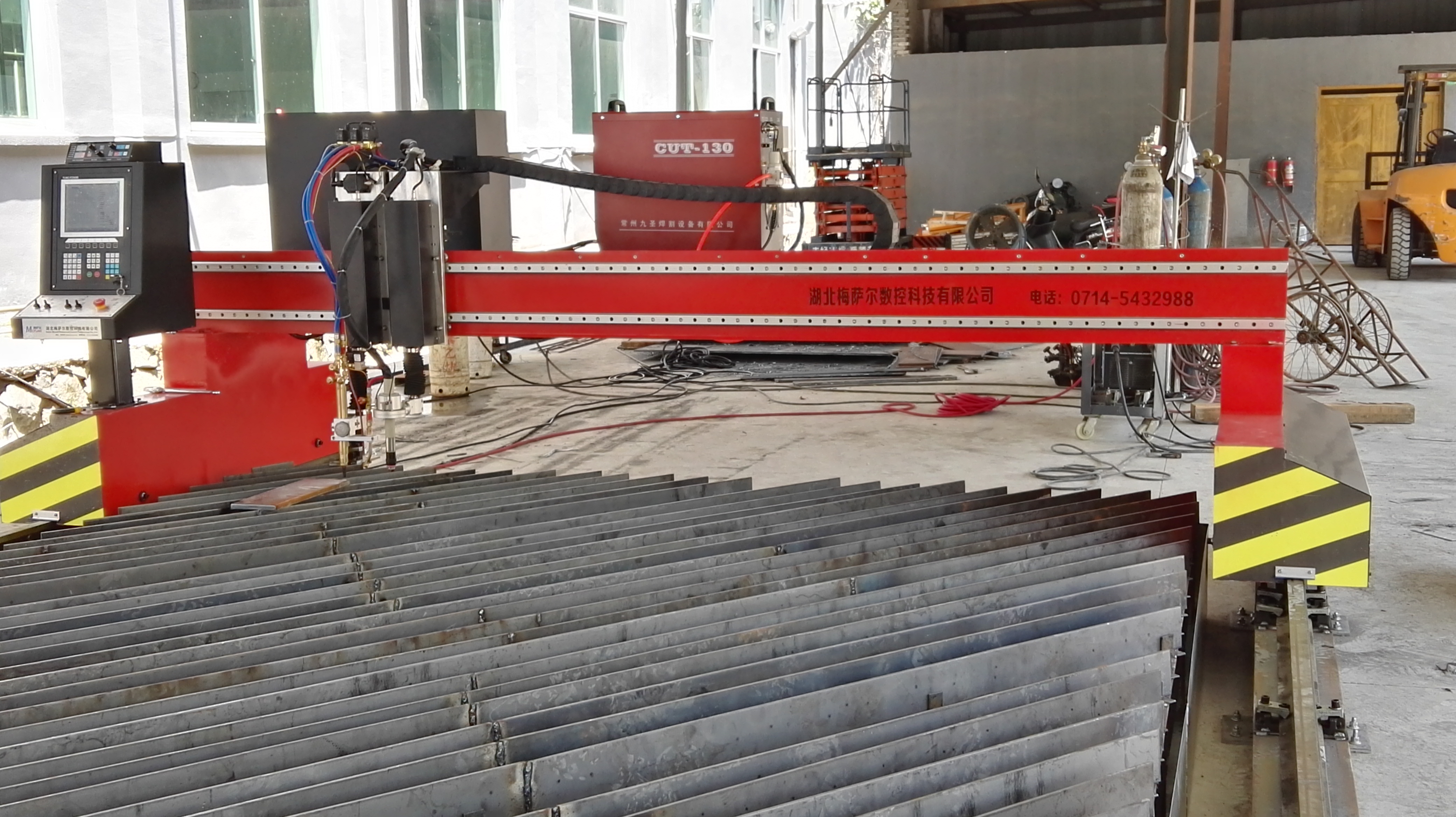 數(shù)控龍門自動(dòng)式等離子，火焰切割機(jī) 新型數(shù)控龍門自動(dòng)式等離子切割機(jī)