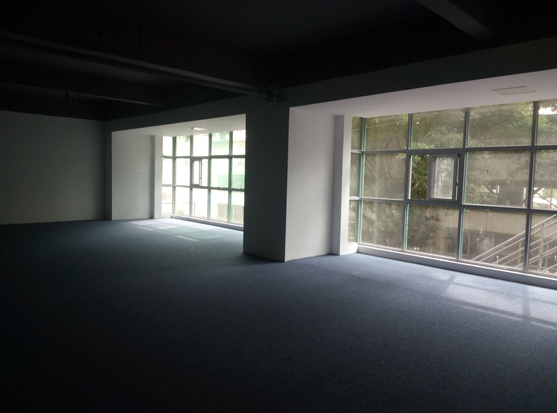 西鄉(xiāng)地鐵國道沿線498平一樓裝卸免等候倉庫西鄉(xiāng)地鐵國道沿線498平一樓裝卸