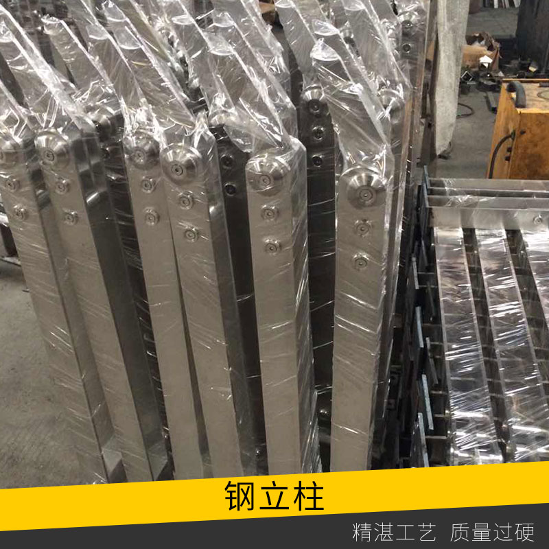 高速公路交通配套設(shè)施鋼制立柱護(hù)欄板連接緩沖保護(hù)鋼立柱護(hù)欄立柱