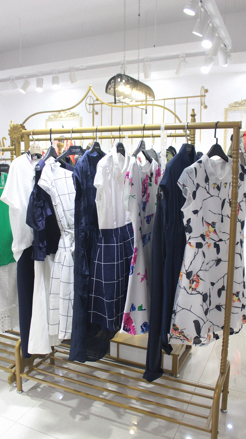 廣州【郁香菲】17時尚夏裝品牌折扣女裝一手貨源庫存專柜分份批發(fā)走份分份 【郁香菲】17時尚尾貨庫存批發(fā)