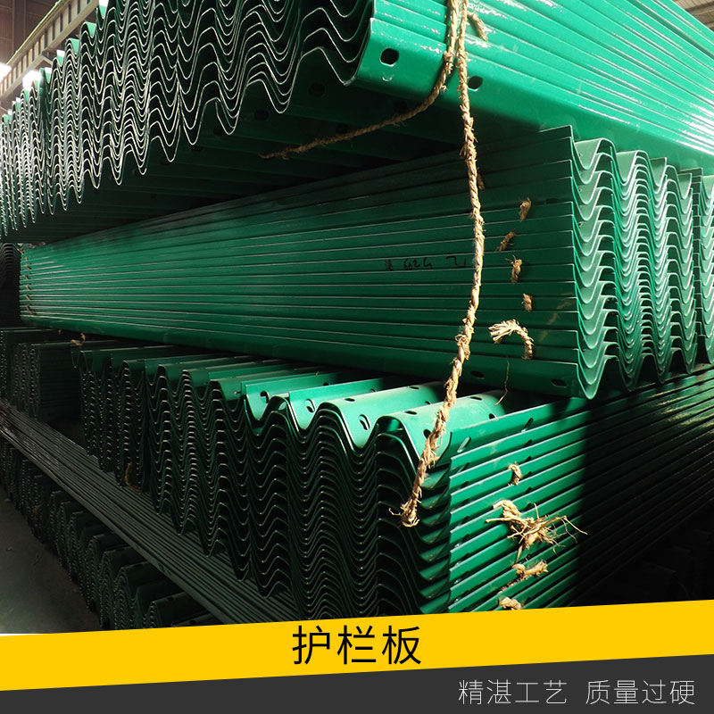 冠縣北方交通設(shè)施波型護(hù)欄板高速公路熱鍍鋅/噴塑防撞護(hù)欄板批發(fā)