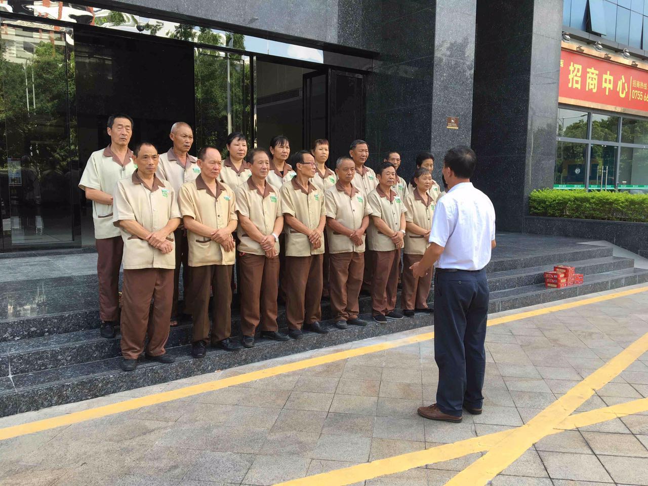 地面清洗 深圳地面清洗服務 深圳地面清洗公司 深圳地面清洗 深圳地面清洗廠家 地面清洗服務價格