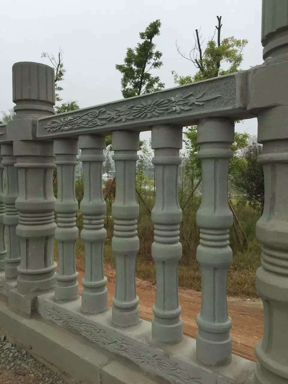 四川青砂石欄板廠家 青砂石欄桿價格 青石欄桿批發(fā)