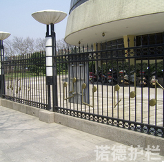 廠家直銷小區(qū)工廠鋅鋼鐵藝護(hù)欄 熱鍍鋅鋼圍墻護(hù)欄 鐵藝欄桿批發(fā)