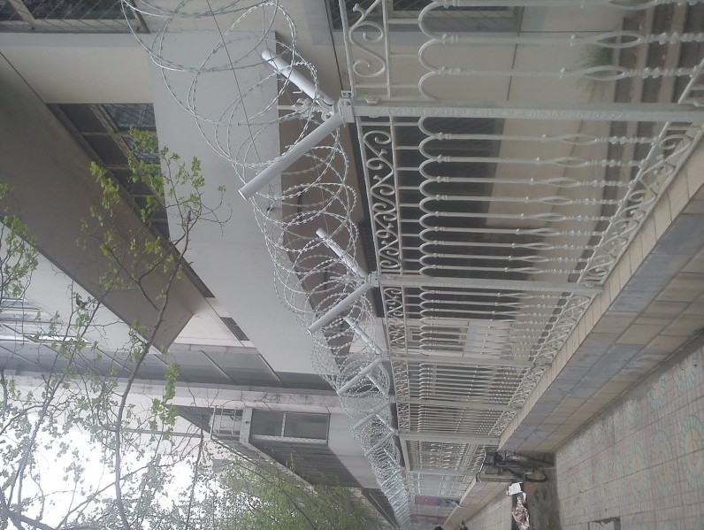 供應(yīng)刀刺滾籠網(wǎng)刀刺網(wǎng)生產(chǎn)廠家刀刺網(wǎng)價格*刺繩生產(chǎn)廠家隔離刀刺網(wǎng)多少錢一米