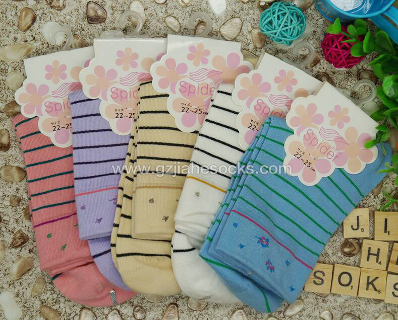 廣州女襪批發(fā) 純棉中筒女襪 薄棉女襪 提花女襪 外貿(mào)女襪 襪子廠