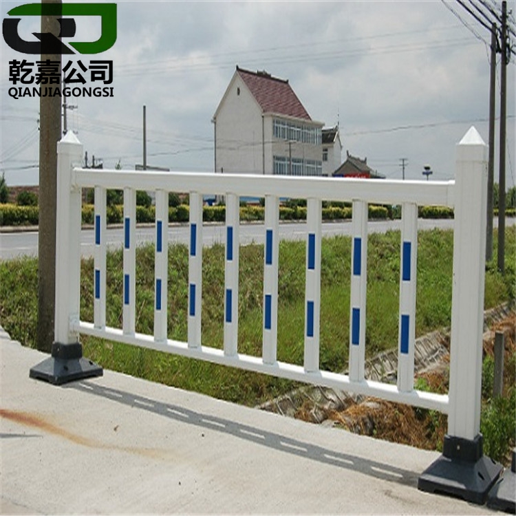 市政隔離護(hù)欄/鋅鋼護(hù)欄-安平縣乾嘉絲網(wǎng)制品有限公司