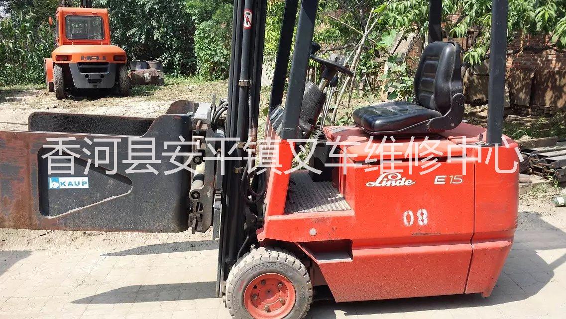 河北煙箱夾冶煉夾平抱頭叉車2噸3噸 平抱頭叉車批發(fā) 平抱頭叉車廠家直銷 平抱頭叉車哪家好 平抱頭叉車價格 平抱頭叉車供應(yīng)