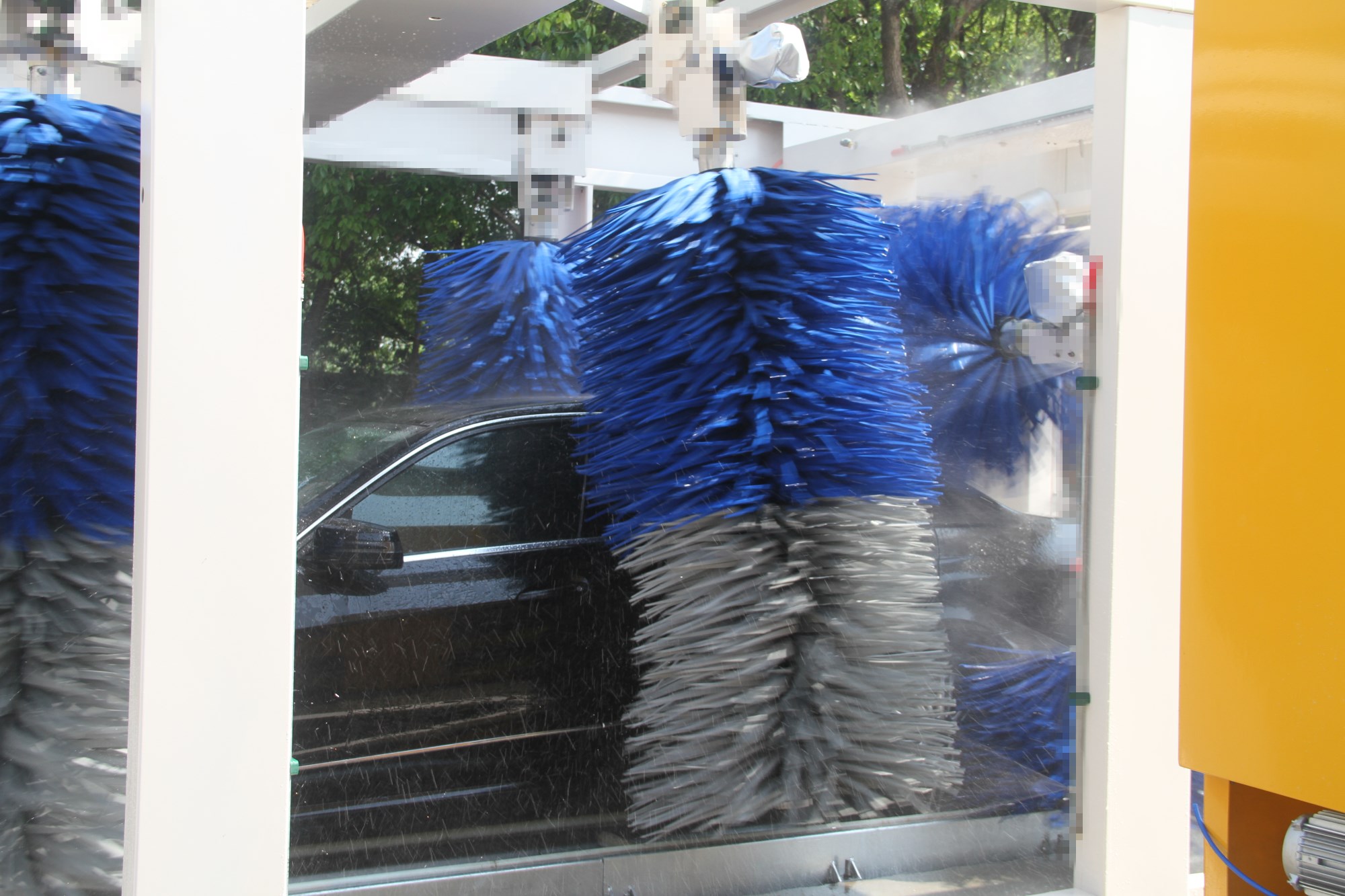 七刷隧道式全自動(dòng)電腦洗車機(jī)