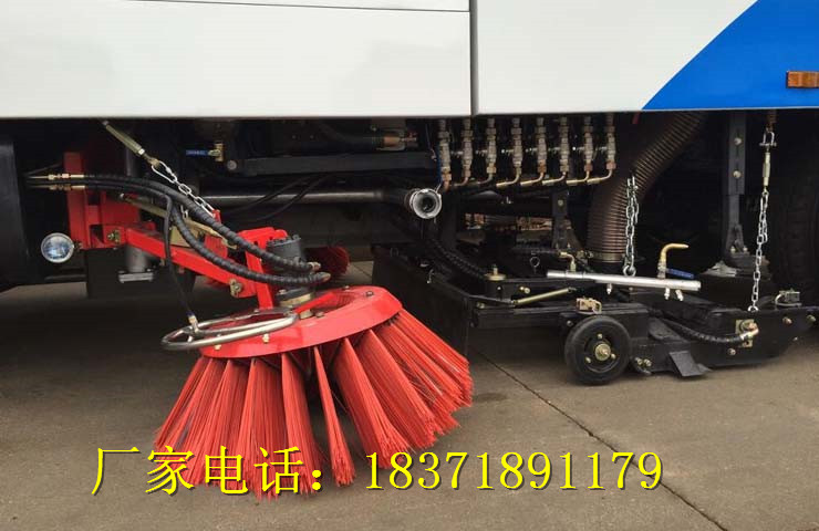 掃路車的優(yōu)點 掃路車的特點和工作原理