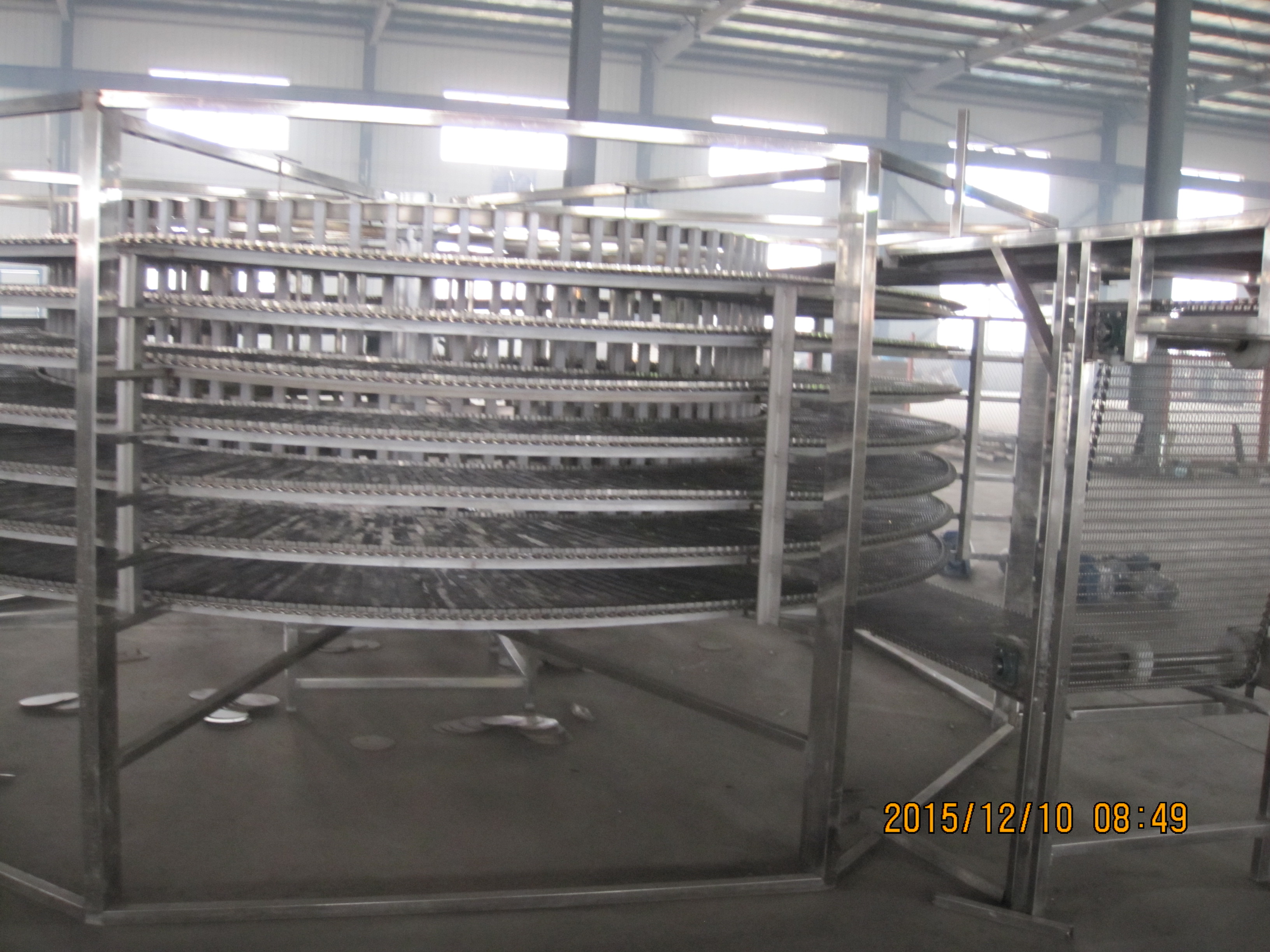 大型食品生產(chǎn)面包冷卻用旋轉(zhuǎn)塔型輸鏈板螺旋型輸送機(jī)