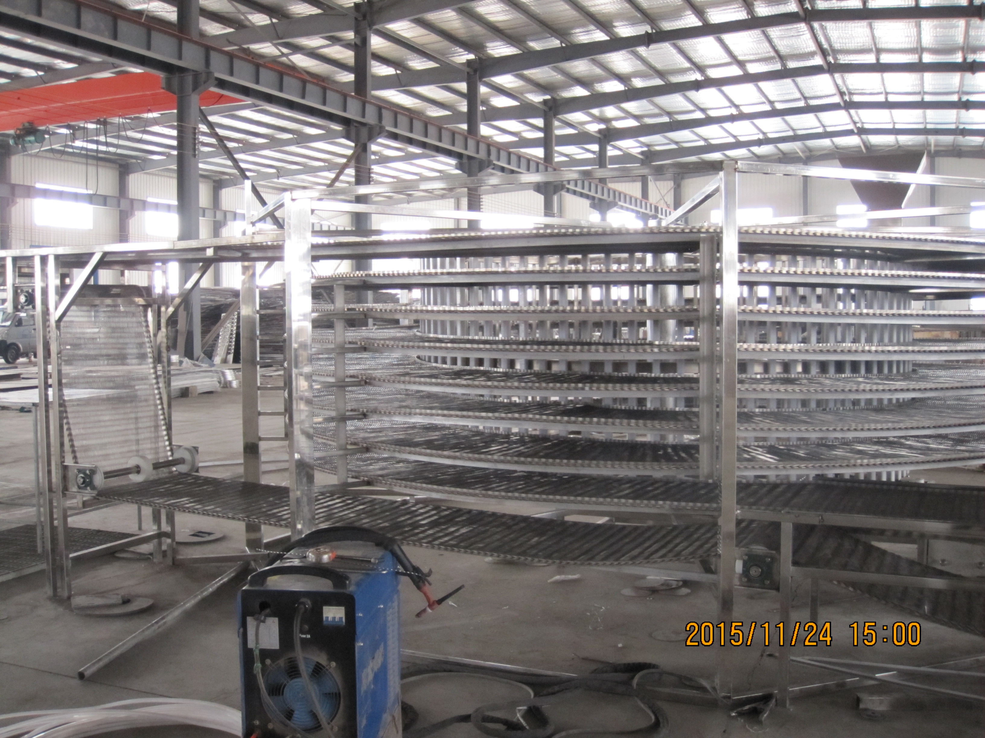 大型食品生產(chǎn)面包冷卻用旋轉(zhuǎn)塔型輸鏈板螺旋型輸送機(jī)