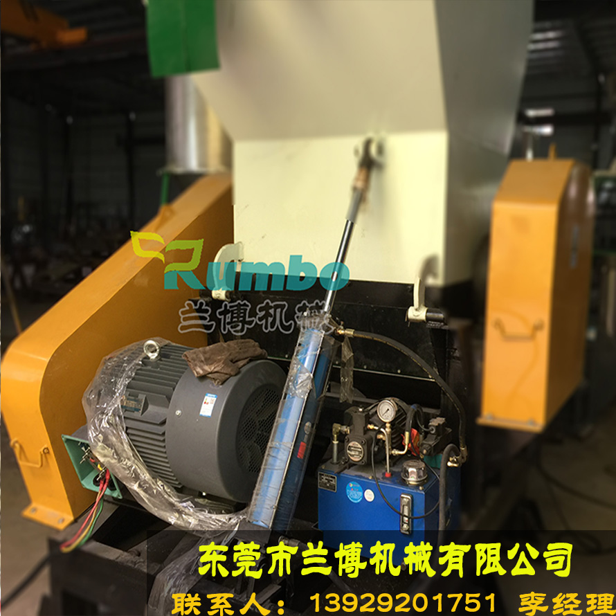 700型聚酯粉碎機(jī) 礦泉水瓶塑料粉碎機(jī) PET塑料瓶破碎機(jī)