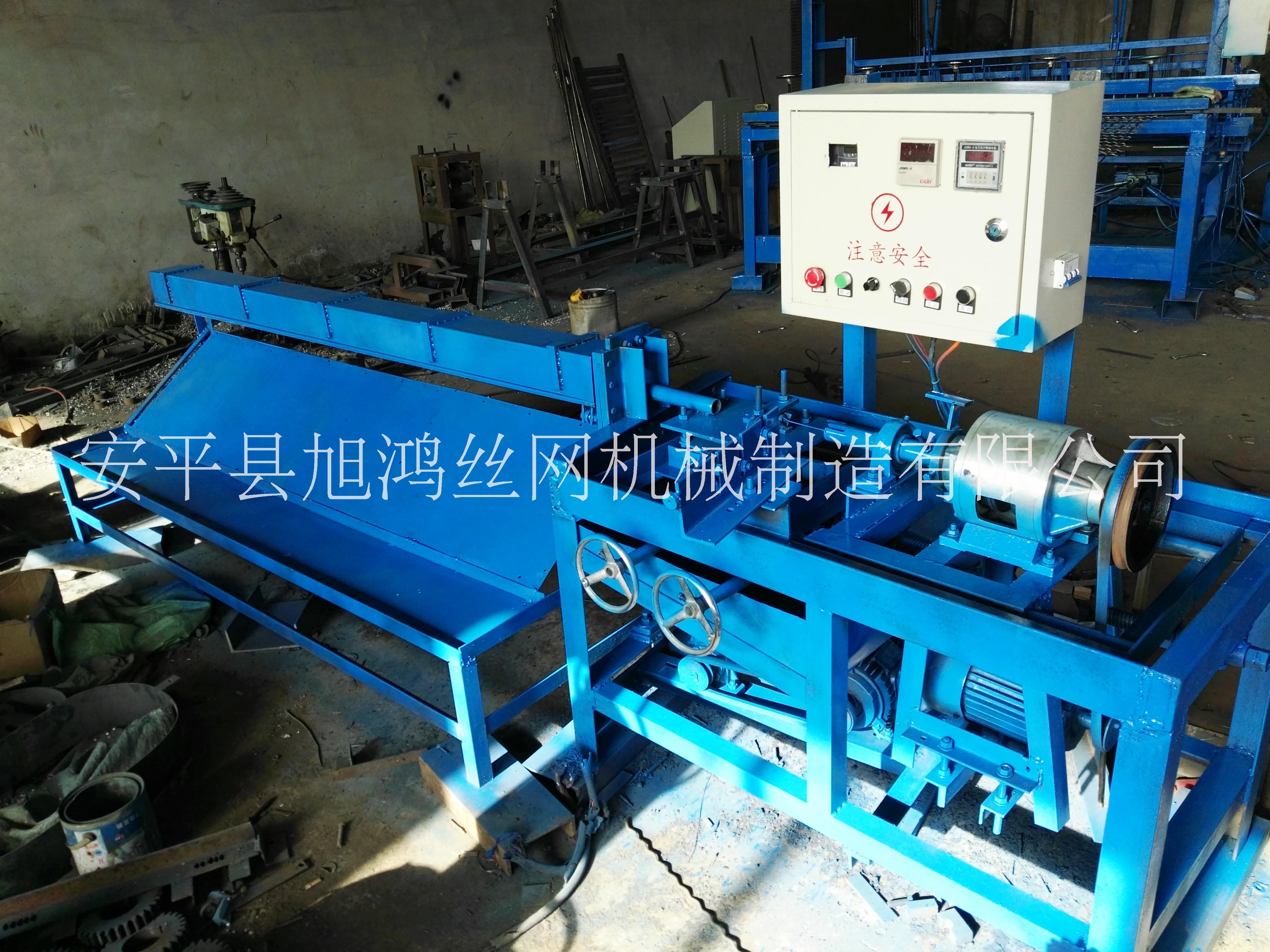 安平縣旭鴻半自動勾花網(wǎng)機菱形網(wǎng)機廠家供應(yīng)勾花網(wǎng)機編織機設(shè)備廠家