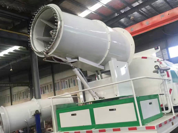 新式100米噴霧機(jī)  大型霧炮車