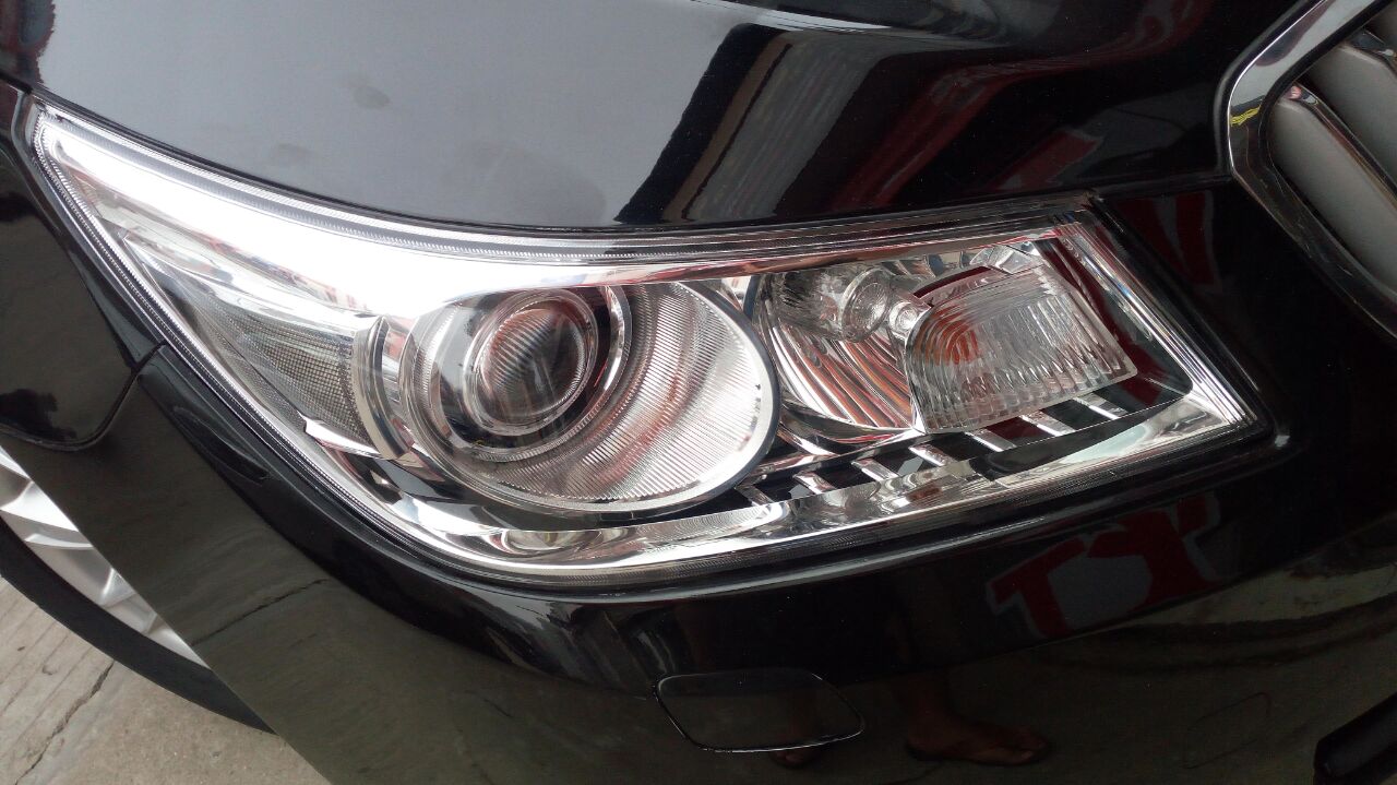 汽車車燈修復(fù)翻新