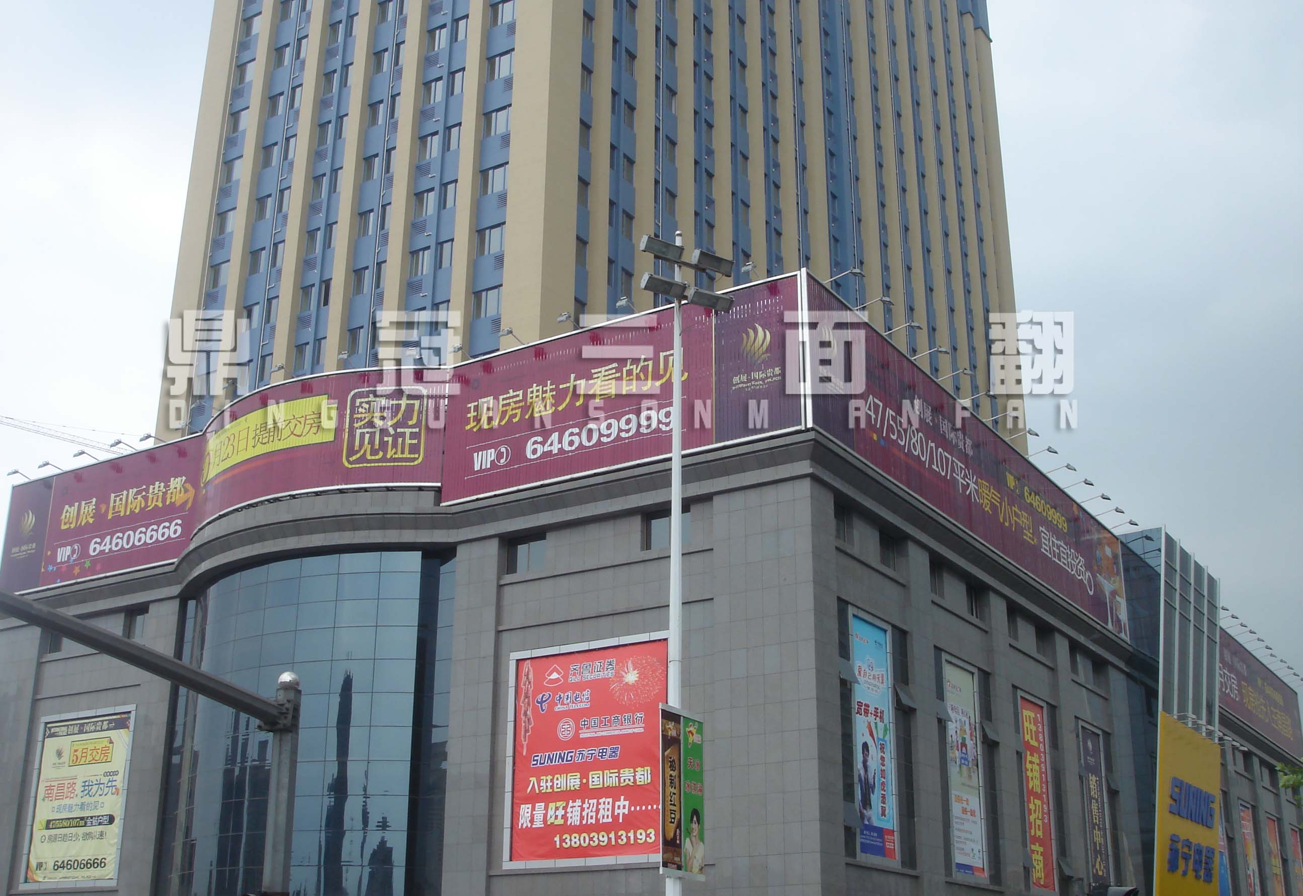 供應(yīng)鑫冠LED三面翻廣告設(shè)備 河南鑫冠LED三面翻/許昌三面翻 河南鑫冠LED三面翻、許昌三面翻