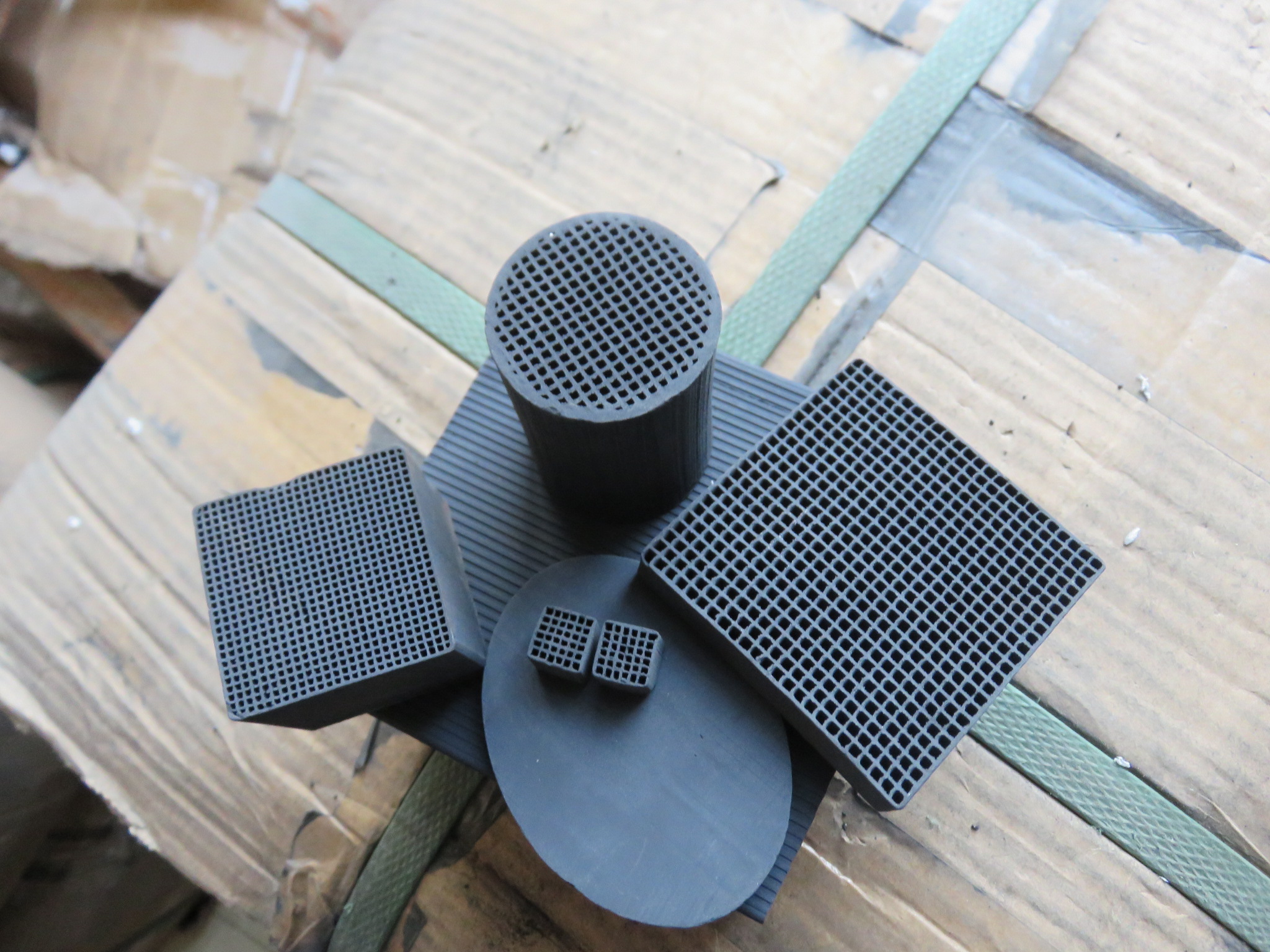 湖州蜂窩活性炭、湖州耐水活性炭