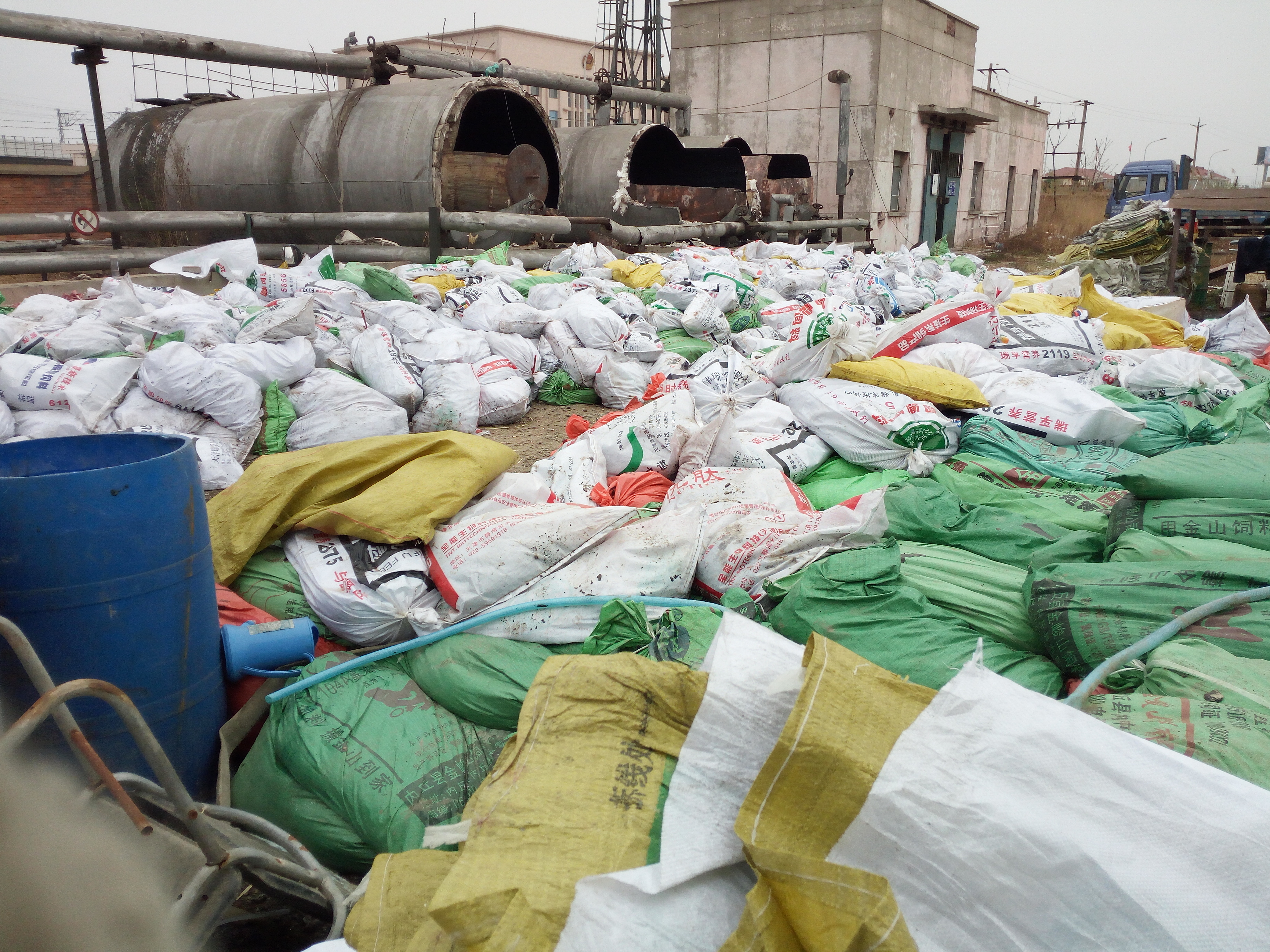 邢臺(tái)回收瀝青公司免費(fèi)清理瀝青罐華盛公司*回收瀝青免費(fèi)清理瀝青罐 瀝青池