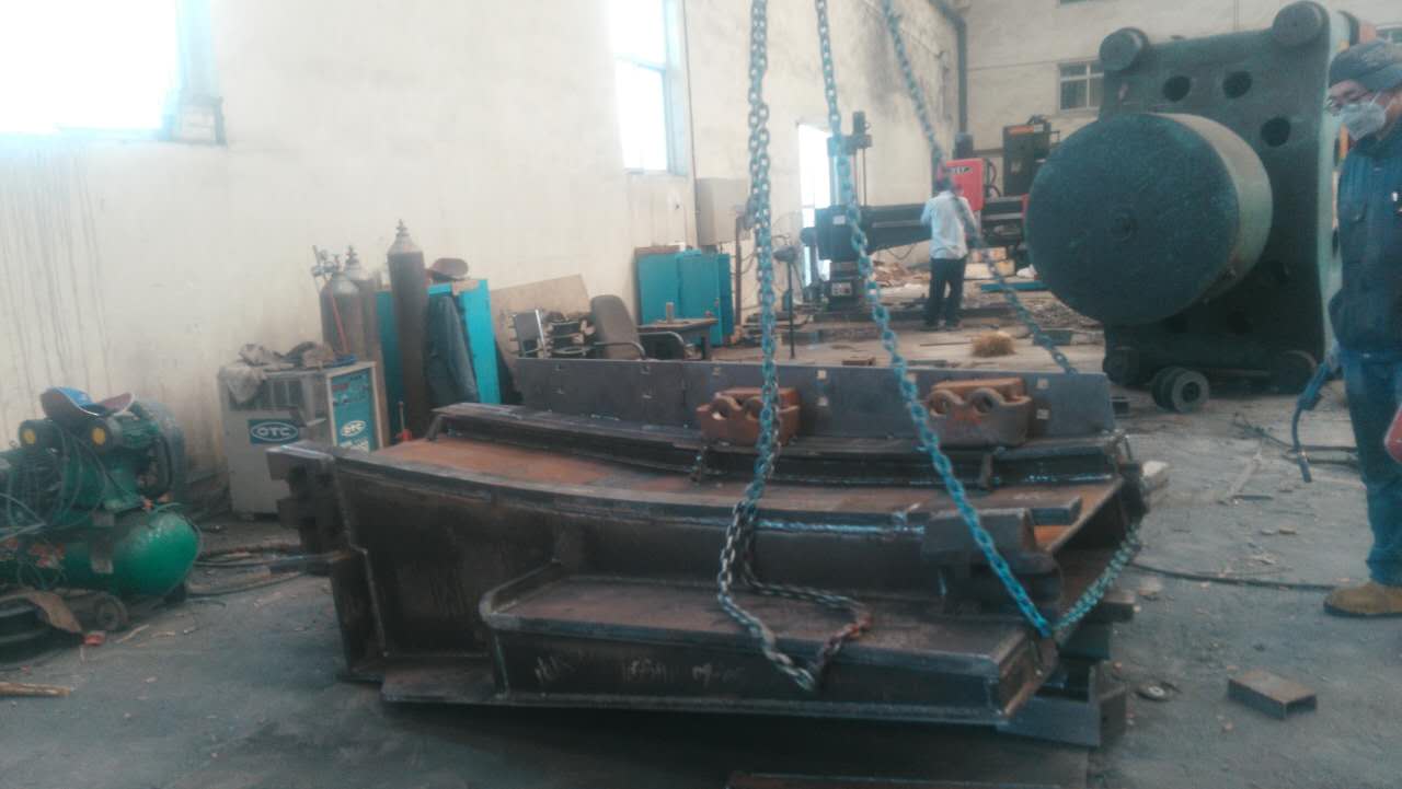 過渡槽/輸送物料設(shè)備/刮板機(jī)過渡槽價(jià)格/過渡槽批發(fā)