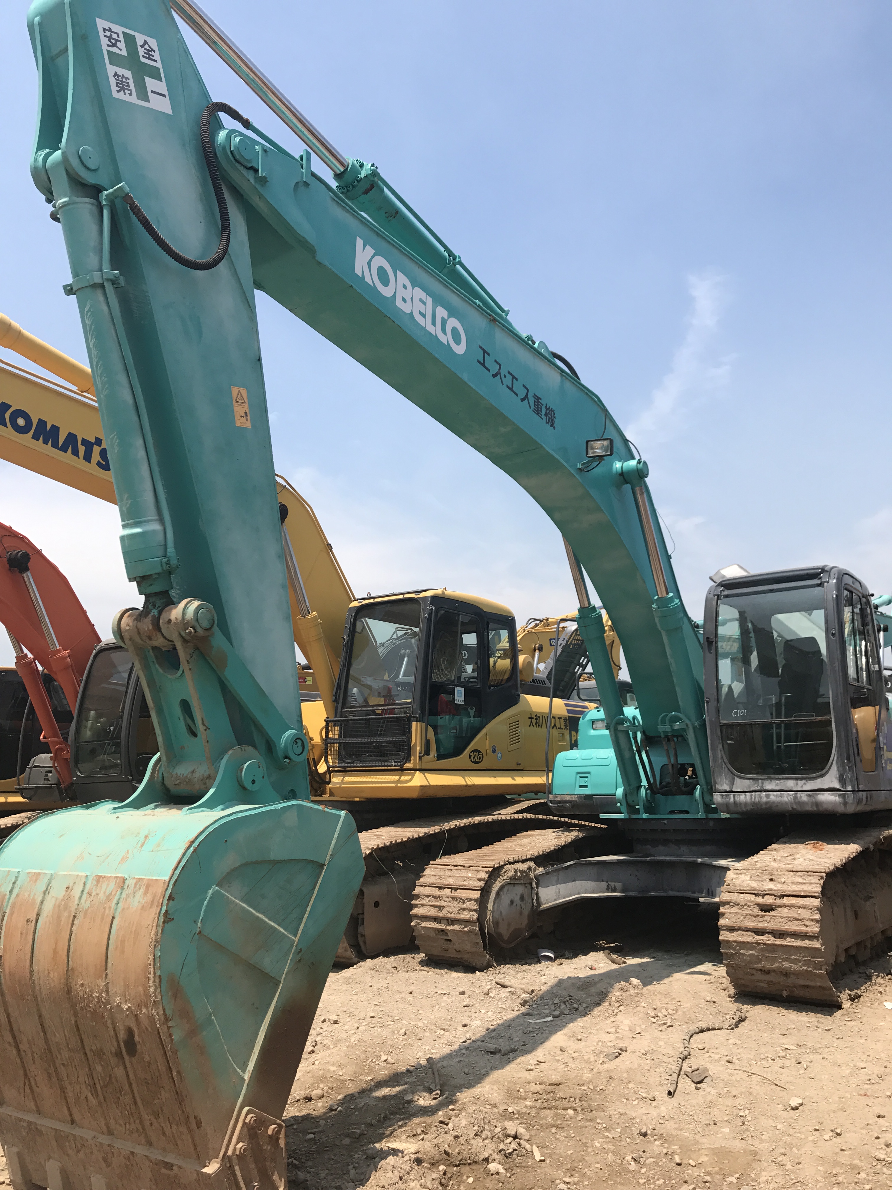 神鋼250 江蘇二手挖掘機(jī)*出售 蘇州二手挖掘機(jī)*出售