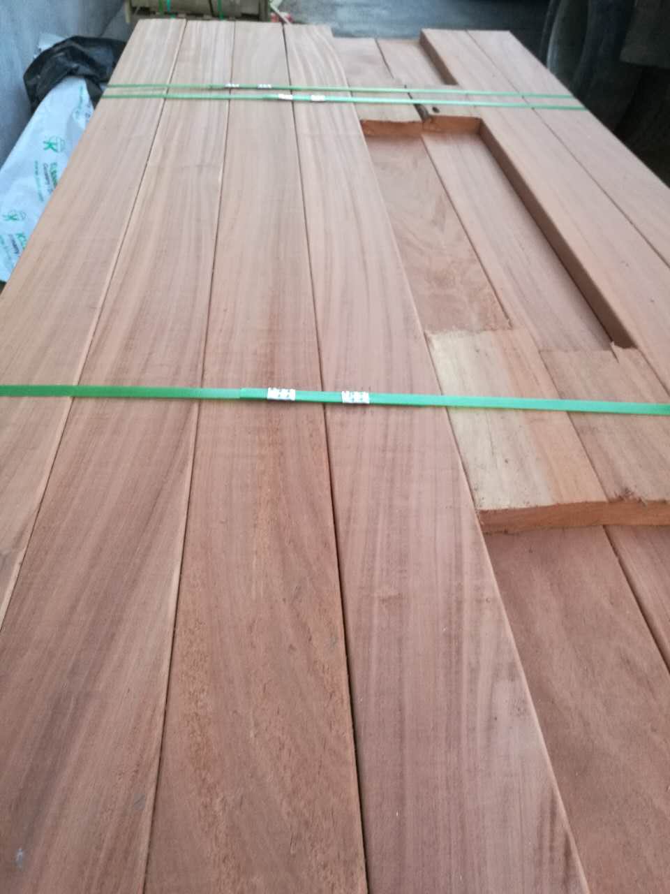 柳桉木防腐木批發(fā)柳桉木價(jià)格