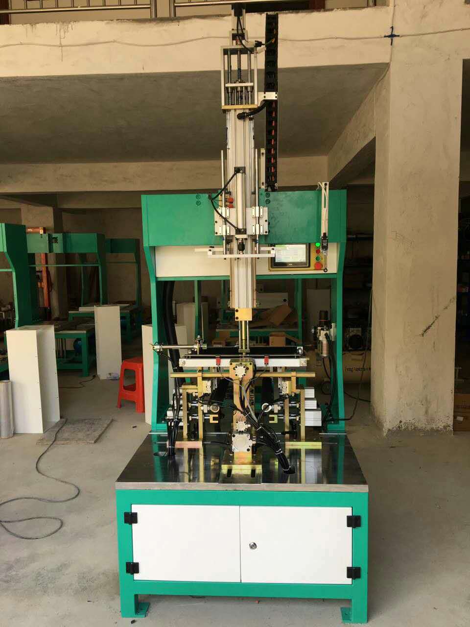 東莞天地蓋成型機(jī) 半自動(dòng)成型  東莞天地蓋成型機(jī) 半自動(dòng)成型機(jī)