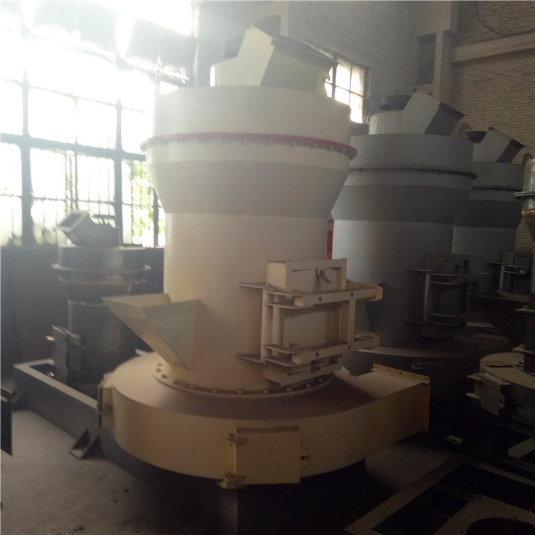 雷蒙磨 占地面積小 成套性強 出料粒度小且均勻 耐磨性高