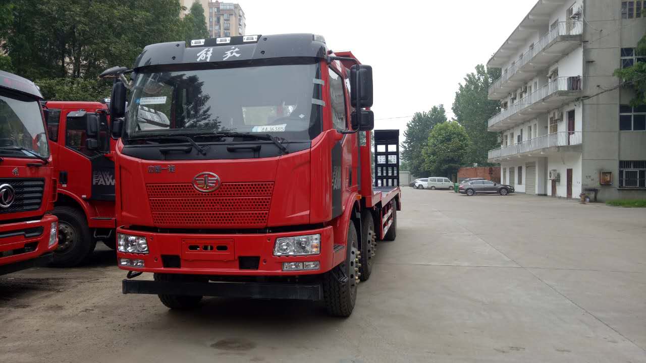 25噸挖掘機(jī)拖板車配置 挖掘機(jī)運(yùn)輸車廠家  挖掘機(jī)拖板車報(bào)價(jià)