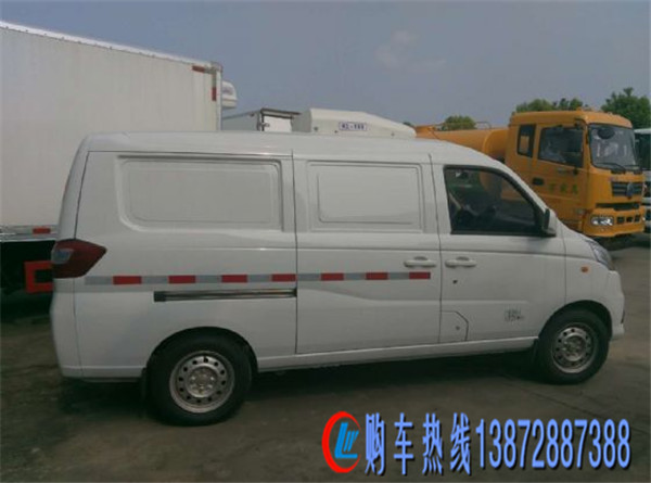 福田風(fēng)景V5型2方面包冷藏車國(guó)五汽油機(jī)