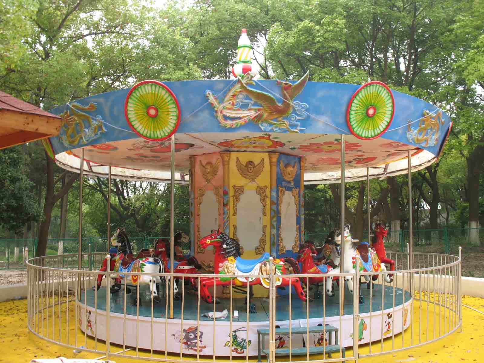 新款10座12座16座中豪華旋轉(zhuǎn)木馬兒童電動(dòng)游藝機(jī)游樂(lè)場(chǎng)