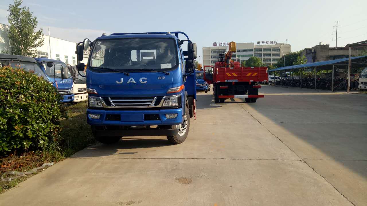 凱馬小挖機拖車（藍(lán)牌）60 挖機平板拖車廠家